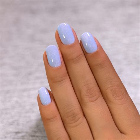 This acrylic nail can reflect the spirit of summer in its dynamic and fun look that blends two or more colors together for a smooth, gradient finish. Clients can get creative with their favorite summer shades by finding new ways to put them together in a process that is surprisingly simple for you to carry out.